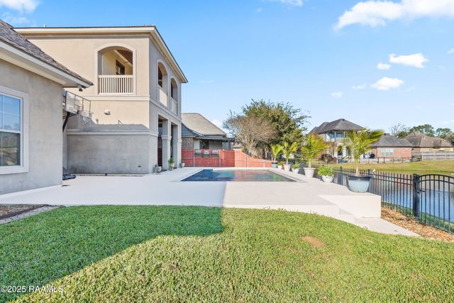 203 Rue De Chambery, Broussard, LA 70518