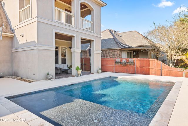 203 Rue De Chambery, Broussard, LA 70518