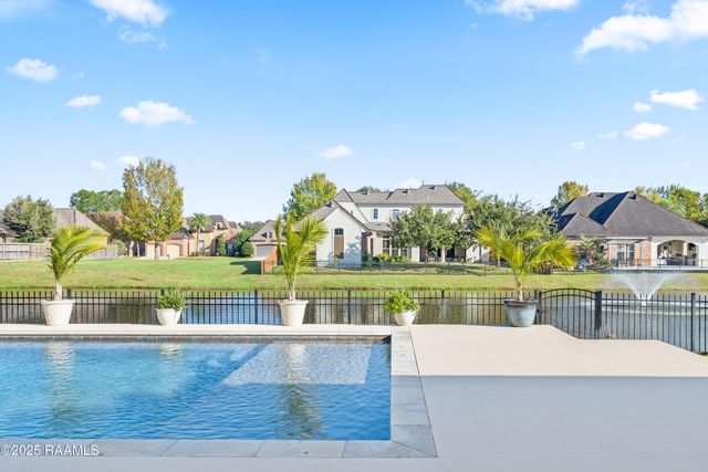 203 Rue De Chambery, Broussard, LA 70518