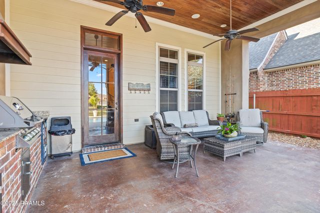 203 Rue De Chambery, Broussard, LA 70518