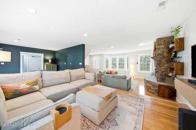8809 Old Bates Rd, Louisville, KY 40228