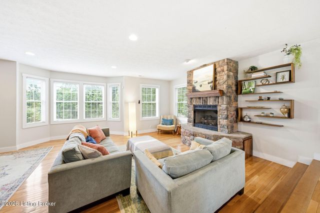 8809 Old Bates Rd, Louisville, KY 40228