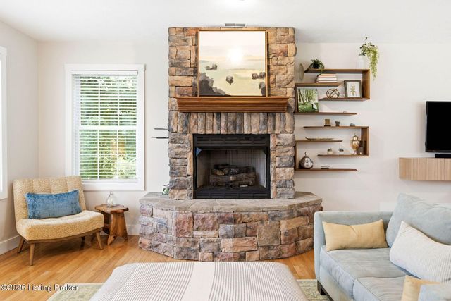 8809 Old Bates Rd, Louisville, KY 40228