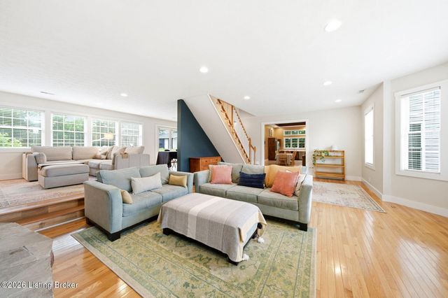 8809 Old Bates Rd, Louisville, KY 40228