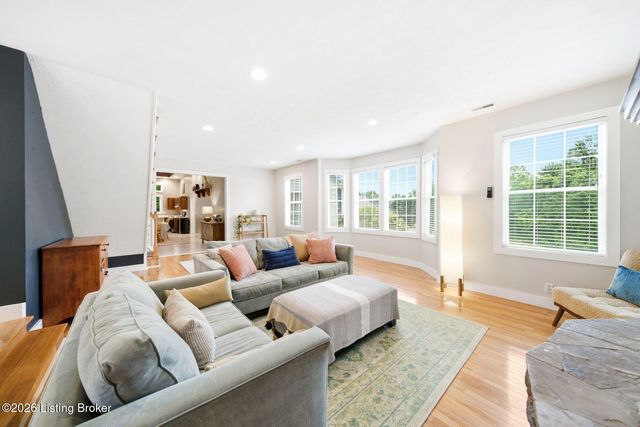 8809 Old Bates Rd, Louisville, KY 40228