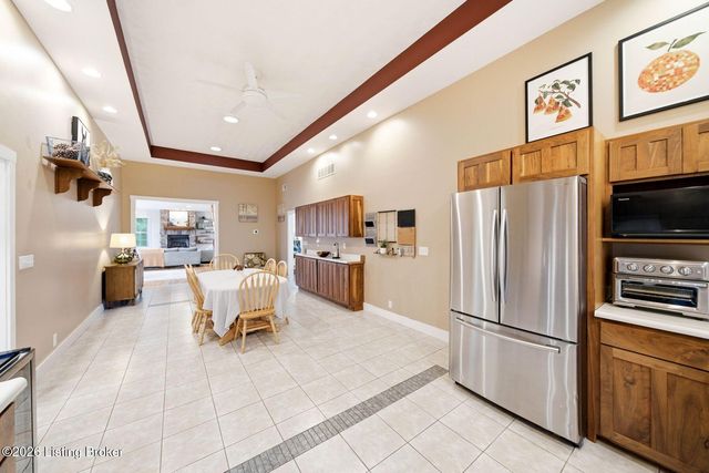 8809 Old Bates Rd, Louisville, KY 40228