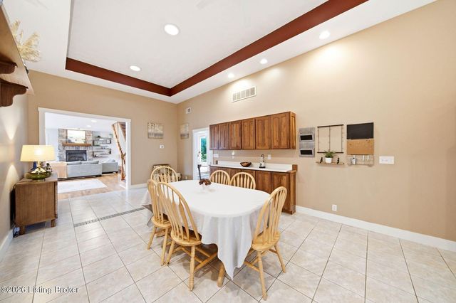 8809 Old Bates Rd, Louisville, KY 40228