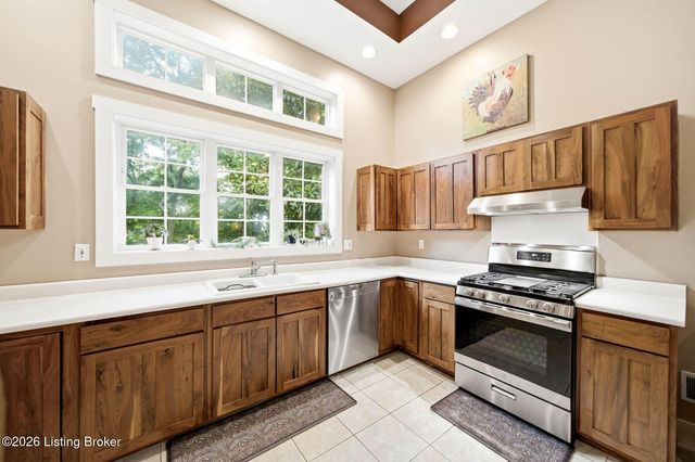 8809 Old Bates Rd, Louisville, KY 40228