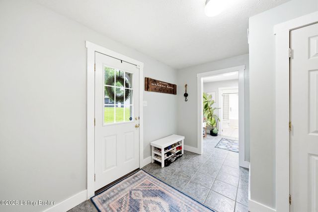 8809 Old Bates Rd, Louisville, KY 40228