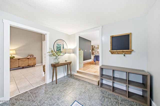 8809 Old Bates Rd, Louisville, KY 40228
