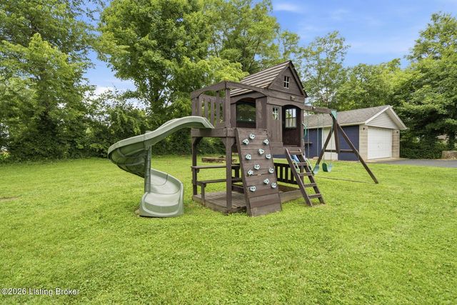 8809 Old Bates Rd, Louisville, KY 40228
