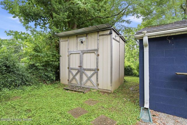 8809 Old Bates Rd, Louisville, KY 40228