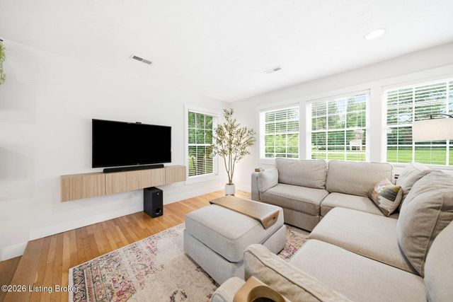 8809 Old Bates Rd, Louisville, KY 40228