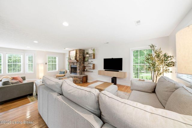 8809 Old Bates Rd, Louisville, KY 40228