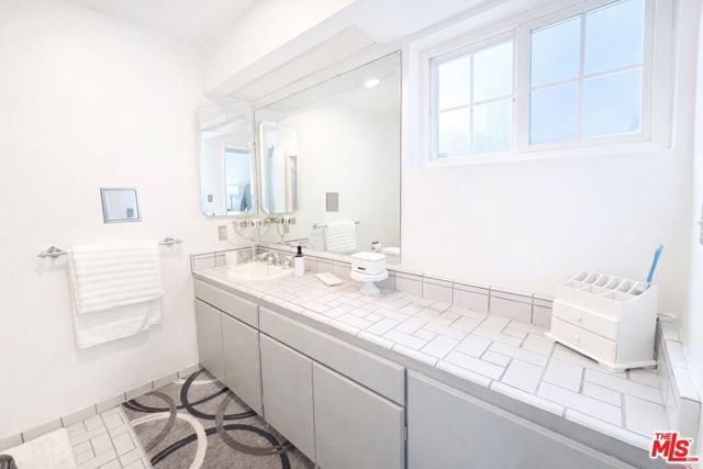 3223 Perlita Avenue, Atwater, CA 90039