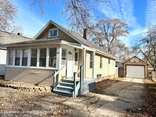 240 N Deerfield Avenue, Lansing, MI 48917