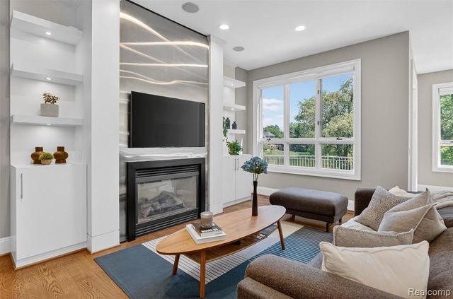 2951 Turtle Pond Court, Bloomfield Hills, MI 48302