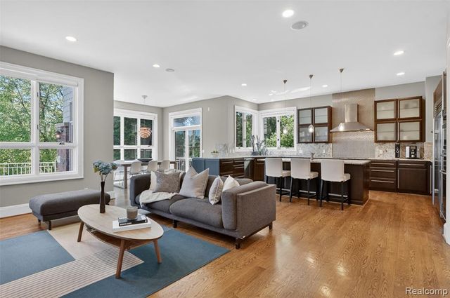 2951 Turtle Pond Court, Bloomfield Hills, MI 48302