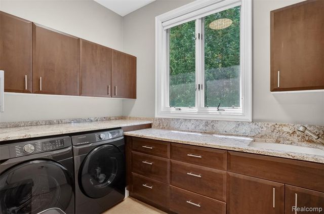 2951 Turtle Pond Court, Bloomfield Hills, MI 48302
