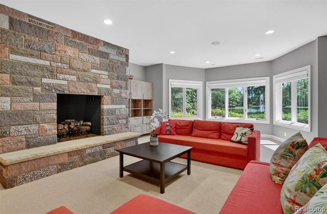 2951 Turtle Pond Court, Bloomfield Hills, MI 48302