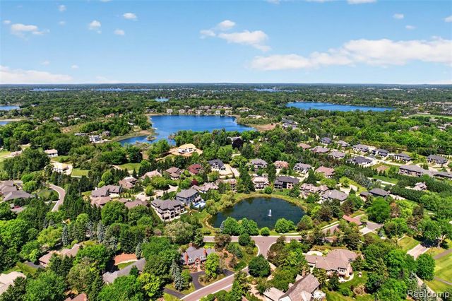 2951 Turtle Pond Court, Bloomfield Hills, MI 48302