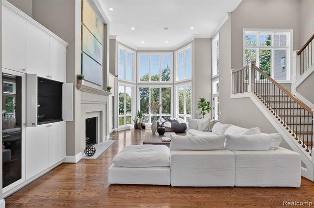 2951 Turtle Pond Court, Bloomfield Hills, MI 48302