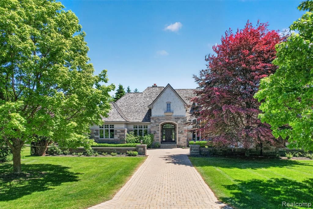 2951 Turtle Pond Court, Bloomfield Hills, MI 48302