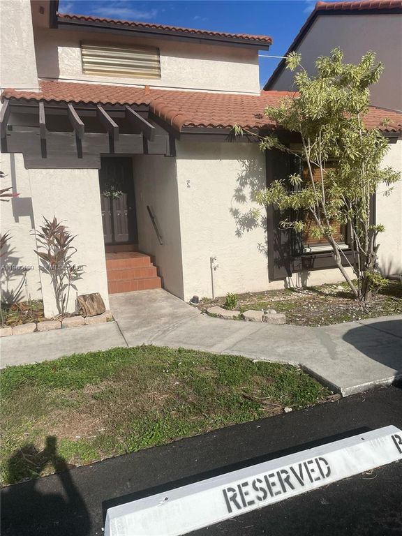 15202 SW 46th Ln C-75, Miami, FL 33185