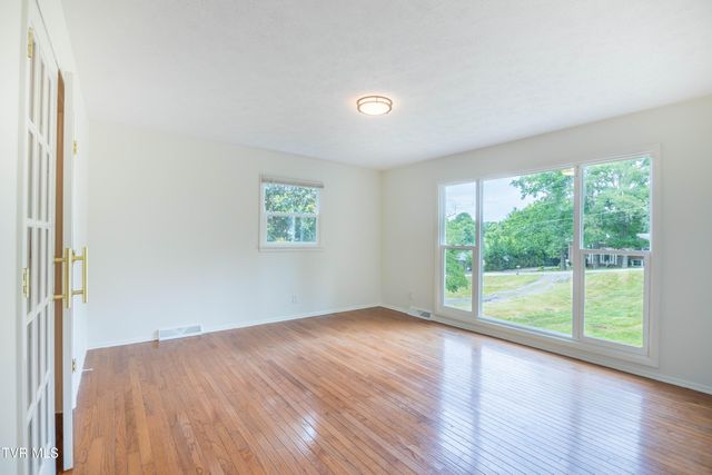 1404 Brentwood Drive, Greeneville, TN 37743