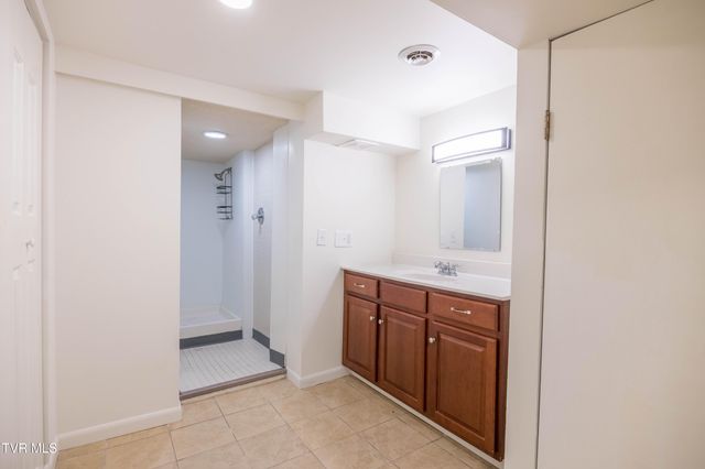 1404 Brentwood Drive, Greeneville, TN 37743