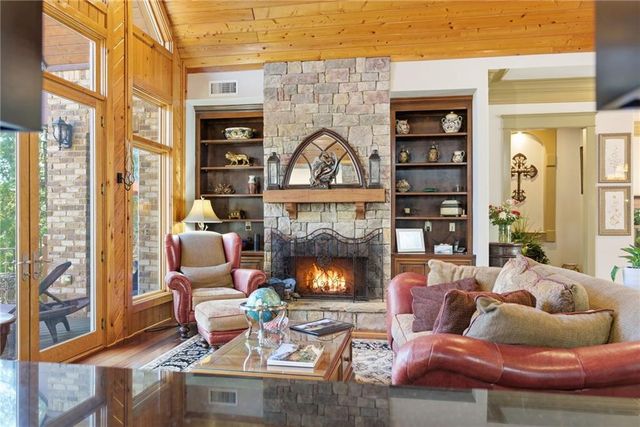6427 Point Twenty Two, Gainesville, GA 30506