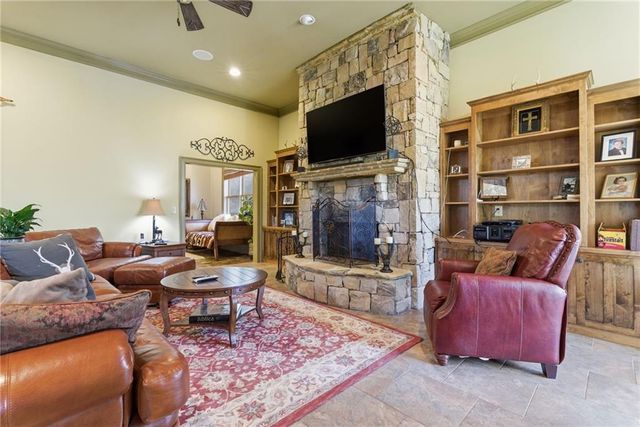 6427 Point Twenty Two, Gainesville, GA 30506