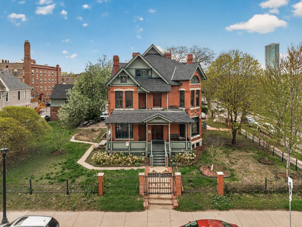 1700 3rd Avenue S, Minneapolis, MN 55404 — exterior