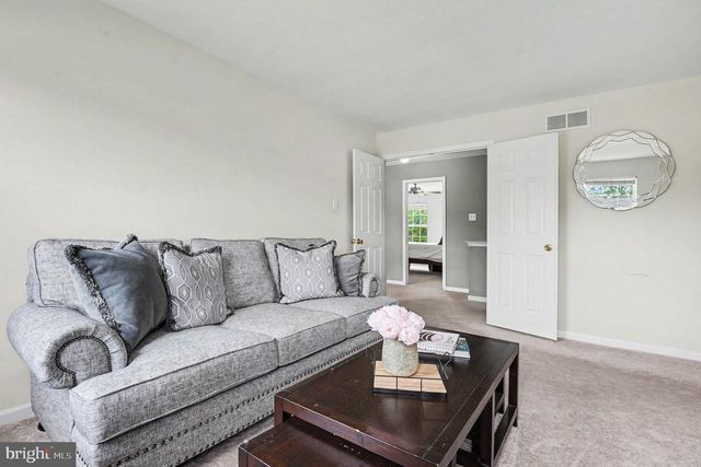 102 ITHAN LN, Collegeville, PA 19426