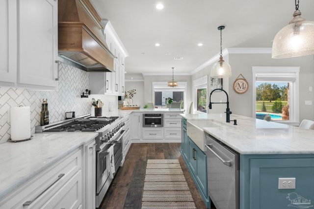 3275 Melvin Dr, Pace, FL 32571