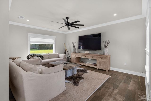 3275 Melvin Dr, Pace, FL 32571