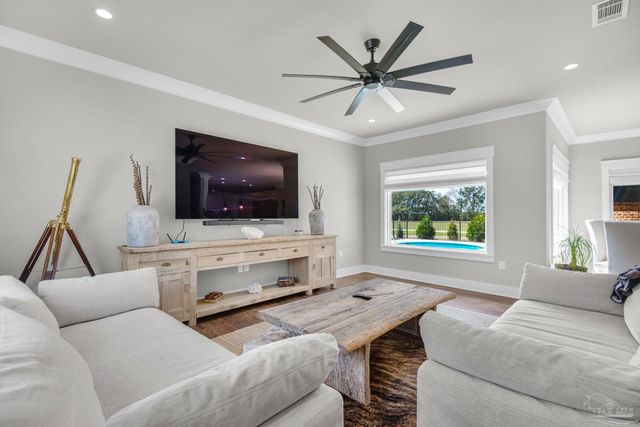 3275 Melvin Dr, Pace, FL 32571