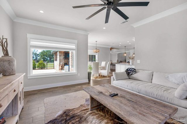 3275 Melvin Dr, Pace, FL 32571