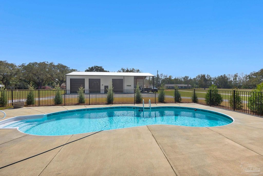 3275 Melvin Dr, Pace, FL 32571