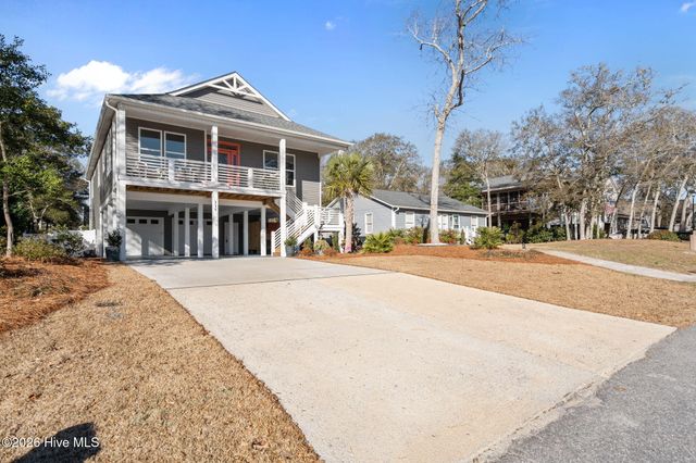 115 SE 12th Street, Oak Island, NC 28465