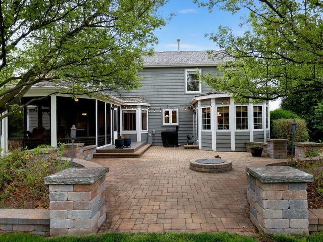 17945 W Pond Ridge Circle, Gurnee, IL 60031