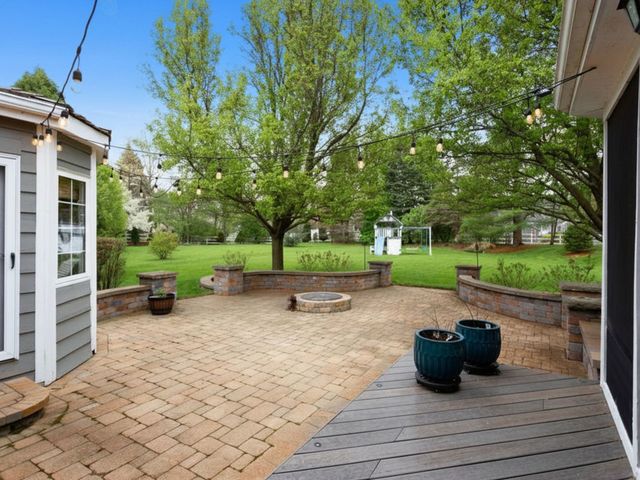 17945 W Pond Ridge Circle, Gurnee, IL 60031