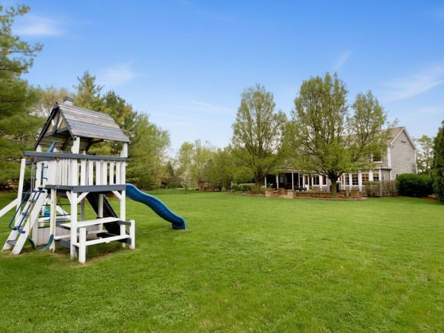 17945 W Pond Ridge Circle, Gurnee, IL 60031