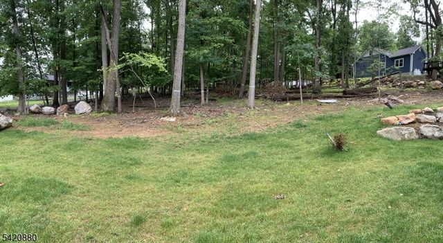 48 Mountain Rd, Hopatcong Boro, NJ 07843