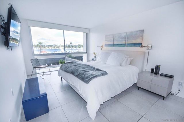 1710 Avenida Del Mundo 108, Coronado, CA 92118