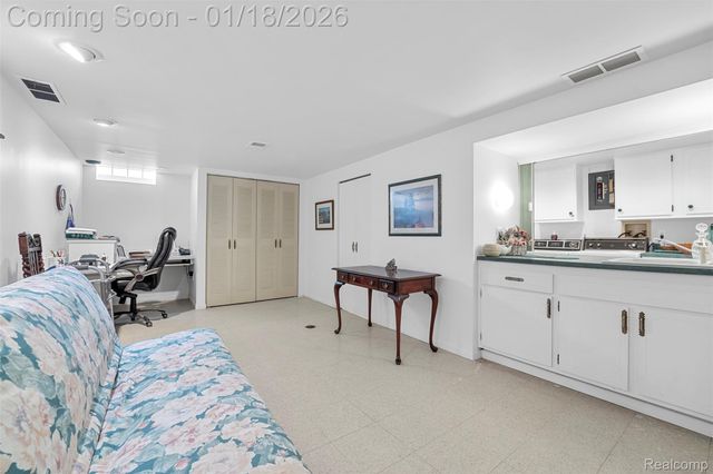 30352 Windsor 21, Gibraltar, MI 48173