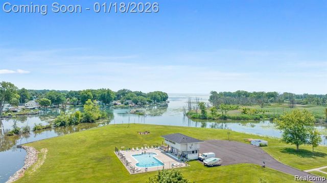 30352 Windsor 21, Gibraltar, MI 48173