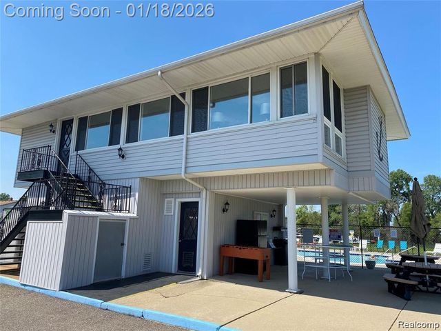 30352 Windsor 21, Gibraltar, MI 48173