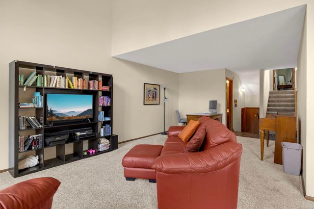 6701 W 82nd Street, Bloomington, MN 55438