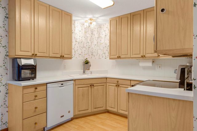 6701 W 82nd Street, Bloomington, MN 55438